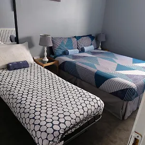 Pia House Bed & Breakfast